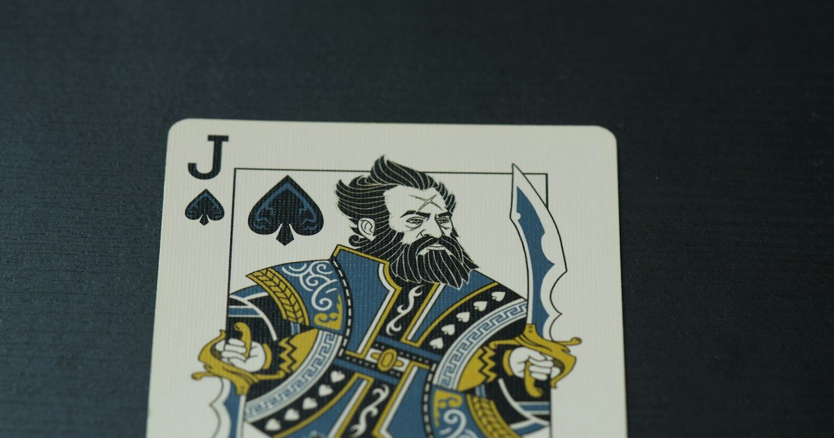 Four of a Kind vs Straight Flush: Which Hand Wins?