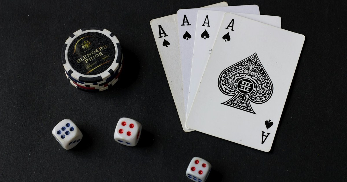Straight vs Three of a Kind: Which Hand Wins?