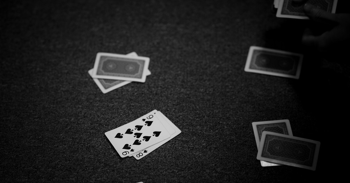 Flush vs Straight: Which Hand Wins?
